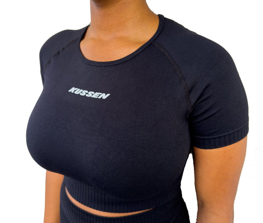 ESSENTIAL CROP BLACK